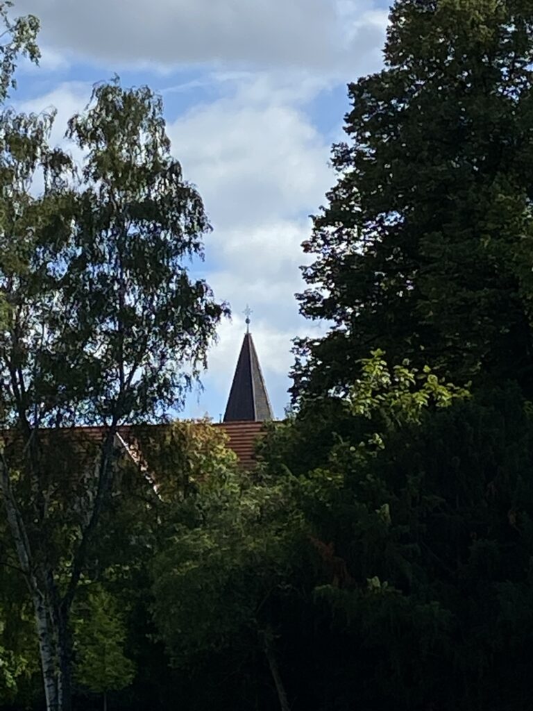 Lankwitzkirche in Sichtweite zum Bürger*innebüro
